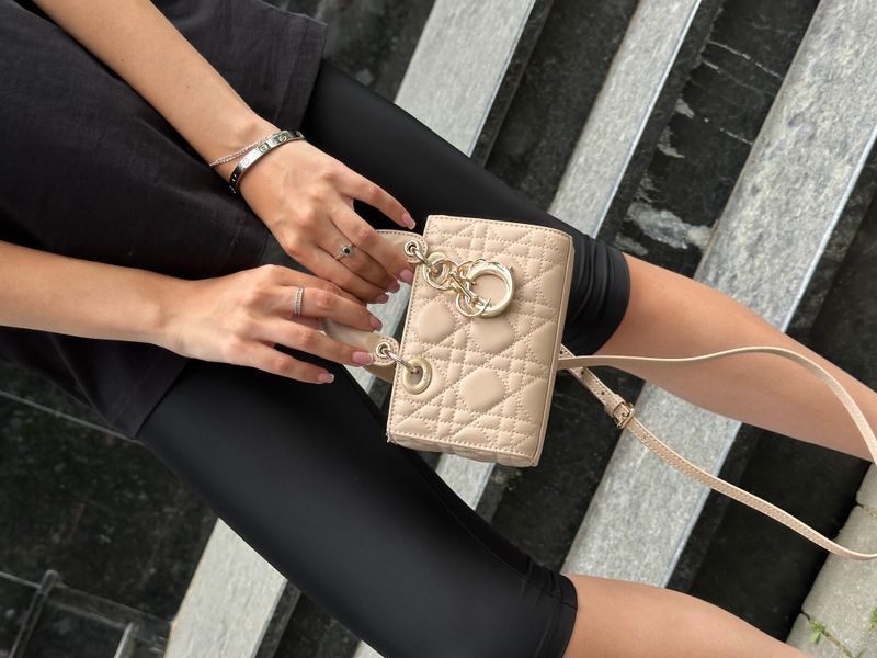 Жіноча сумка Dior Lady D-Joy Micro Bag Beige 99918-В наявності фото